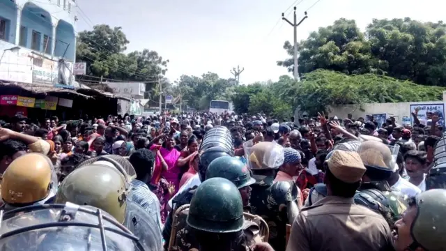 ஸ்டெர்லைட் போராட்டத்தால் அதிர்ந்த 'முத்து' நகரம் (புகைப்படத் தொகுப்பு)