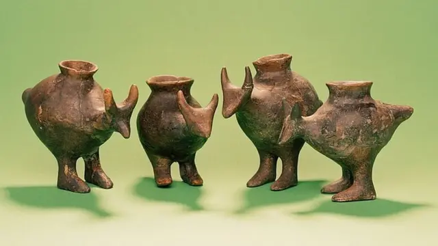 بویریا میں چھوٹے بچوں کی قبروں سے ملنے والے کانسی اور لوہے کے دور کے برتن