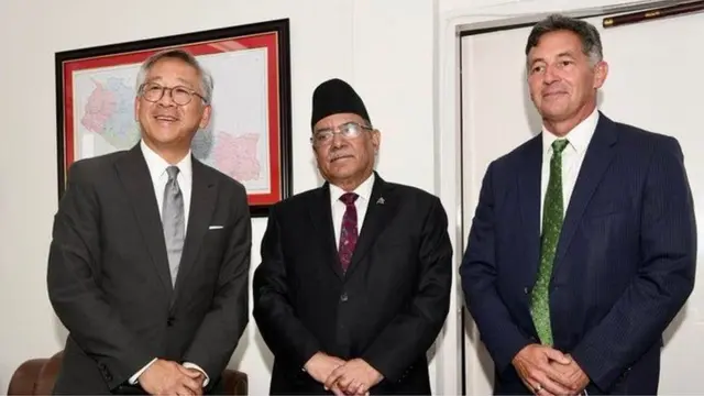 अमेरिकी सहायक विदेशमन्त्री डोनाल्ड लूले नेकपा माओवादी केन्द्रका अध्यक्ष पुष्पकमल दाहालसँगको भेटघाट गरेका छन्