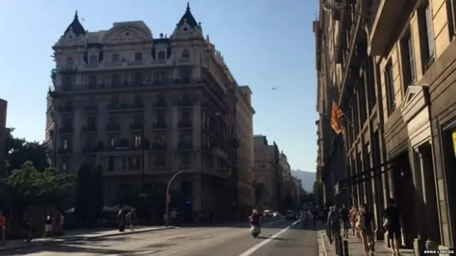 हमले के बाद सड़कें लगभग खाली हो गईं.