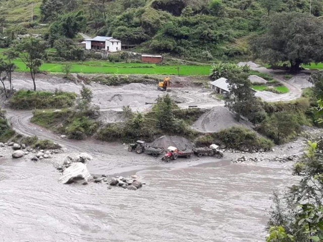 बालुवा ढुवानीको तयारी