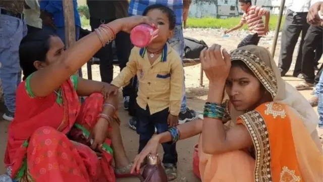 પરપ્રાંતીય લોકો