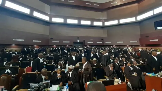 Ndị ọkaiwu jupụtara na 'Supreme Court'