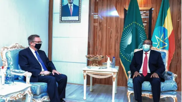 ኣምባሳደር ጀፍሪ ፈልትማን (ጸጋም) ምስ ሚኒስተር ጉዳያት ወጻኢን ምክትል ቀዳማይ ሚኒስተር ኢትዮጵያን ደመቀ መኮነን (የማን)