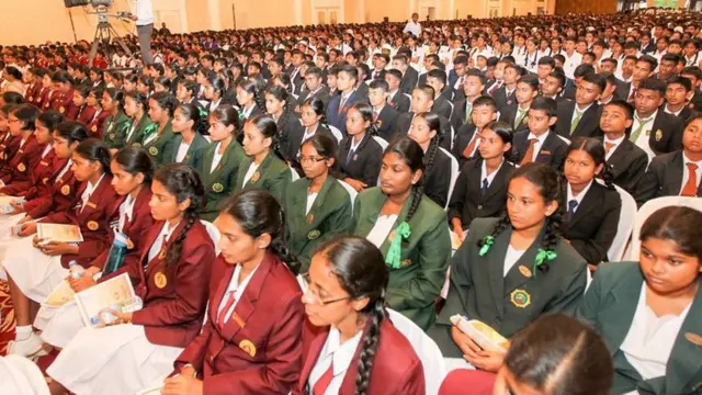 விழாவில் பங்கேற்ற மாணவர்கள்