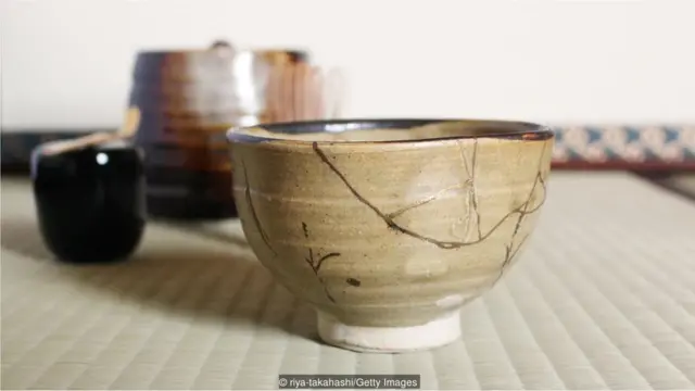 टूटे हुए सामान को जोड़ने की कला