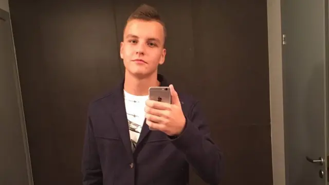 니키타 파블로프는 투표를 할 수 있어서도 하지 않았을 것이라 한다