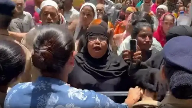 અમદાવાદ ગેરકાયદેસર બાંગ્લાદેશીઓની અટકાયત મહિલાઓ દ્વારા વિરોધ, બીબીસી ગુજરાતી આંતરરાષ્ટ્રીય સમચાર, પહલગામ હુમલા બાદ કાર્યવાહી