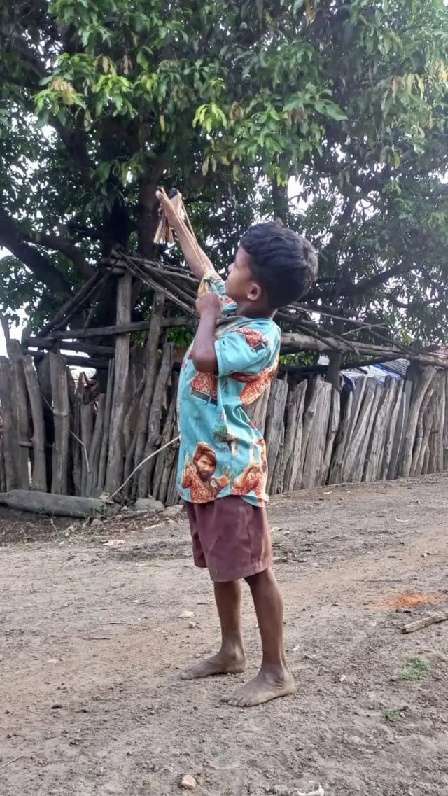 शिक्षक दिनः गडचिरोलीतल्या मांतय्या गुरुजींनी शाळेमधून असा केला गावाचा कायापालट