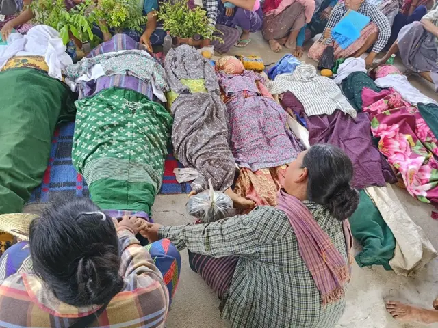ဒီပဲယင်းမြို့နယ်၊ အိုးတိန်တွင်းရွာ စာသင်ကျောင်း လေကြောင်းတိုက်ခိုက်ခံရတာကြောင့် ဆရာမနဲ့ ကျောင်းသား ၂၄ ယောက် သေဆုံးခဲ့ပါတယ်။