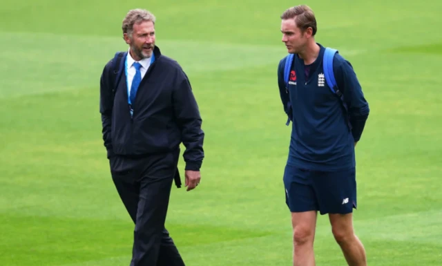 ছেলে স্টুয়ার্ট ব্রডের সাথে বাবা ক্রিস ব্রড