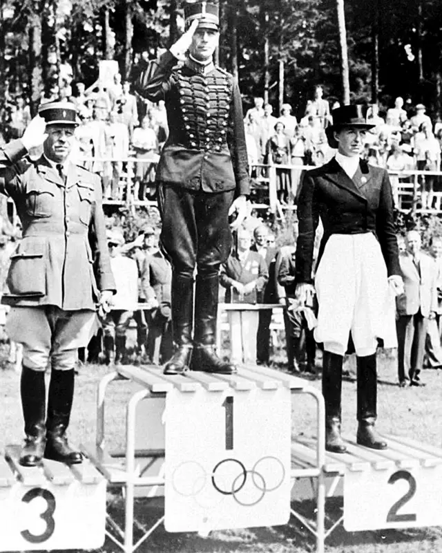 Lis Hartel gana la medalla de plata en Helsinki (1952)