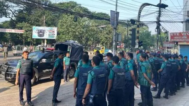 সতর্ক অবস্থানে ছিল পুলিশ