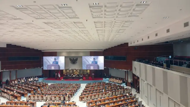 Suasana rapat paripurna yang salah satu agendanya mengesahkan UU PRT pada Selasa (21/04)