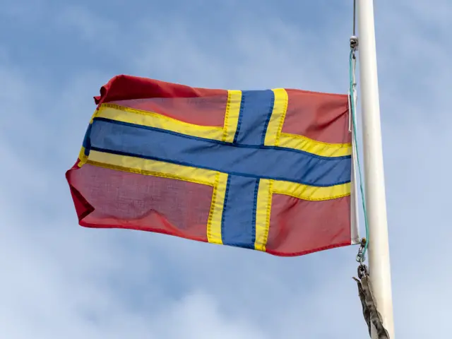 Orkney bayrağı, Norveç bayrağındaki beyaz rengin sarıyla değiştirilmiş hali