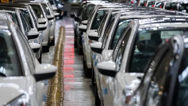 در مرداد ۱۴۰۲، سرپرست وقت سازمان توسعه تجارت فهرست شرکت‌های مجاز به واردات خودرو را منتشر کرد و این شرکت‌ها از آن زمان واردات خودرو را آغاز کردند