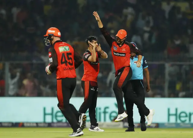 કોલકાતા નાઇટ રાઇડર્સ અને હૈદરાબાદ સનરાઇઝર્સ