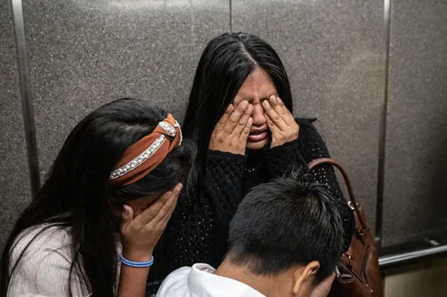 ટ્ર્મ્પ સરકાર ગેરકાયદેસર ઇમિગ્રન્ટ્સ સામે કાર્યવાહી, ડિપાર્ટમેન્ટ ઓફ હોમલેન્ડ સિક્યૉરિટી, આઈસીઈ, ડીએચએસ, ઇમિગ્રેશન્સ કસ્ટમ એન્ફોર્સમેન્ટ, બળજબરીપૂર્વક દેશનિકાલ, અદાલતમાંથી ધરપકડ, બીબીસી ગુજરાતી આંતરરાષ્ટ્રીય સમાચાર