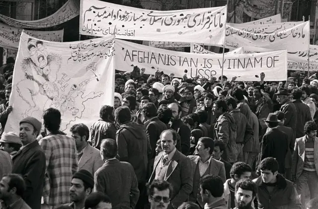 تظاهرات مهاجران افغان در برابر سفارت شوروی در تهران 