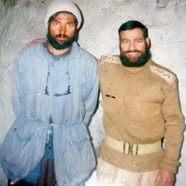 شیر خان اپنے ایک ساتھی کے ہمراہ