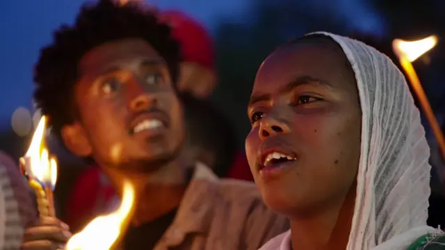 እቲ ምውላዕ ደመራ ኣብ ሰዓታት ድሕሪ ቀትሪ ብዝካየድ ሃይማኖታውን ባህላውን ስርዓታት ተሰንዩ ይፍጸም