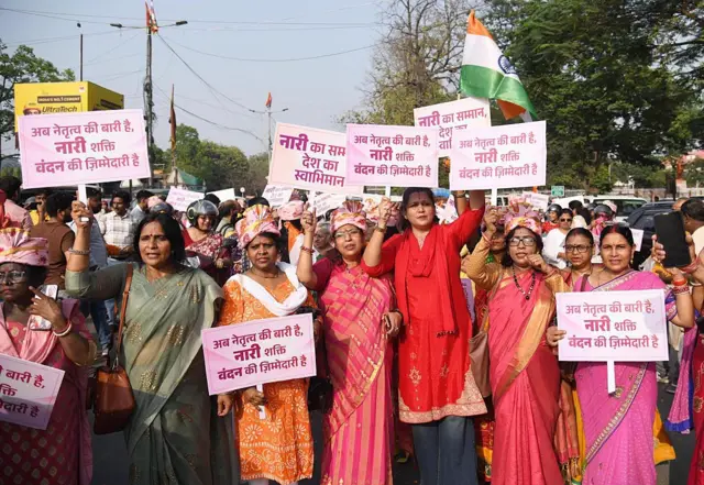 बीजेपी महिला मोर्चा ने 16 अप्रैल, 2026 को पटना में 'नारी शक्ति वंदन' संशोधनों के समर्थन में एक स्कूटी रैली निकाली