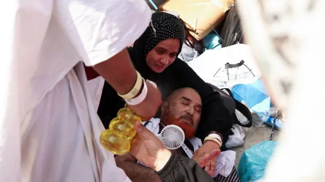 الحج: معظمهم لا يحملون تصاريح لأداء الفريضة، ارتفاع حصيلة وفيات الحجاج إلى أكثر من ألف بينهم 650 مصري - BBC News عربي