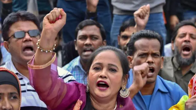 নির্দলীয় তত্ত্বাবধায়ক সরকারের অধীনে নির্বাচনসহ ১০ দফা দাবিতে আন্দোলন করছে বিএনপি।