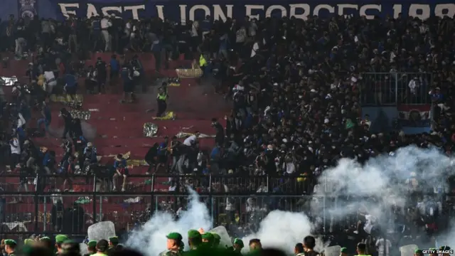 फुटबॉल सामन्यादरम्यान हिंसाचार