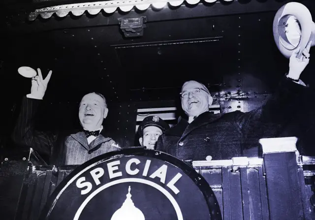 Churchill e Truman a caminhomelhor horário para jogar realsbetFulton, no Missouri (Estados Unidos), onde Churchill fez seu famoso discurso "Os pilares da paz"