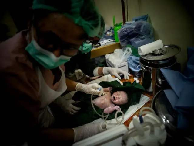 ကယားပြည်နယ်က ခွဲစိတ်ခန်းထဲမှာ တွေ့ရတဲ့ ကလေးနဲ့ ဆရာဝန်