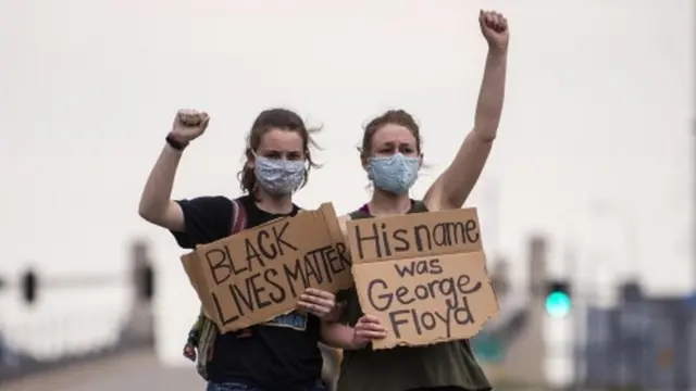 سیاہ فام شخص کی پولیس کی تحویل میں ہلاکت کے بعد امریکہ میں پرتشدد مظاہرے