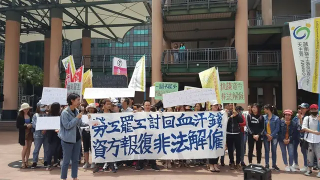 Cuộc biểu tình sáng 21/5 trước trụ sở Cục Lao động thành phố Tân Bắc