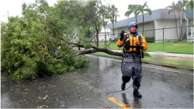 අනතුර හමුවේ 'පුවටෝ රිකෝ' සීරුවෙන්