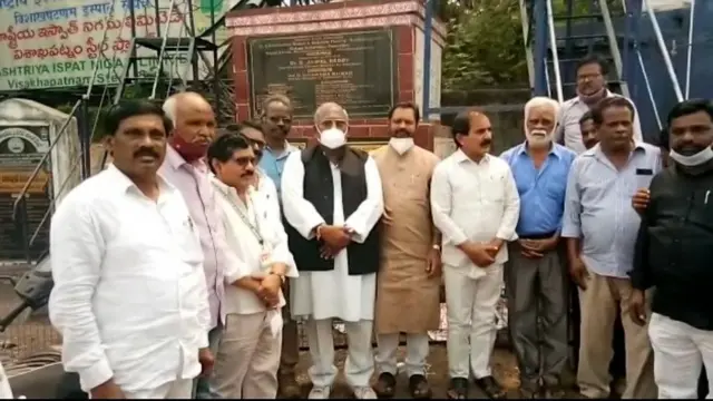 విశాఖ స్టీల్ ప్లాంట్ ఉద్యోగులకు వీహెచ్ సంఘీభావం