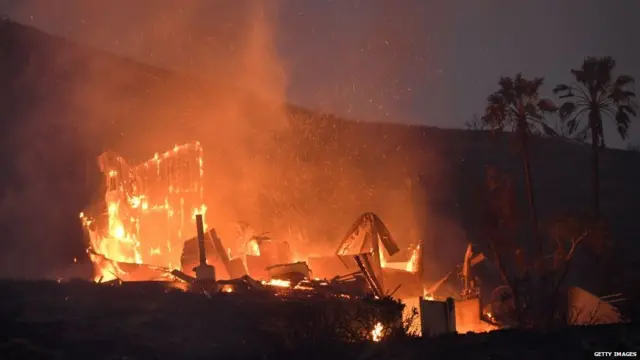 ਕੈਲੀਫੋਰਨੀਆਂ ਦੇ ਜੰਗਲਾਂ 'ਚ ਅੱਗ