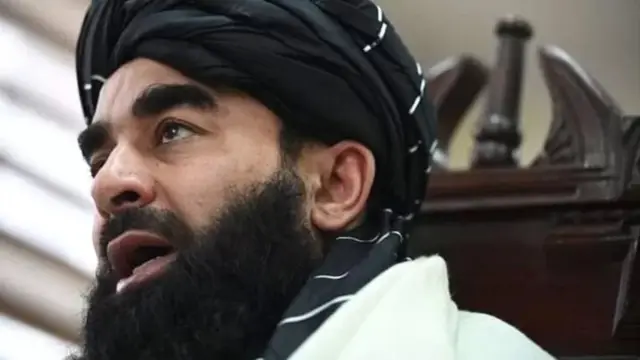 ذبیح الله مجاهد سخنگوی دولت طالبان: هدف ما از محدودیت سفر تنها برای افراد بدون اسناد قانونی بوده است