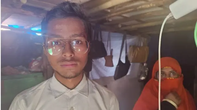 करीम अपने भविष्य को लेकर चिंतित हैं