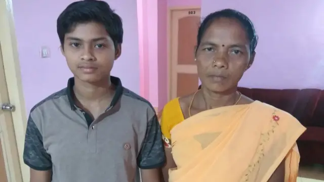 अपनी माँ सेलम्मा के साथ सिरिसा