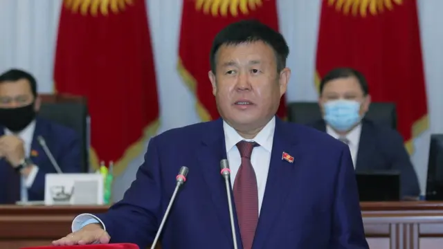 Шаршенбек Абдыкеримов парламенттин V чакырылышынын да депутаты болгон