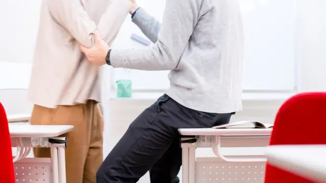 ஆசிரியர் மாணவர் வன்முறை