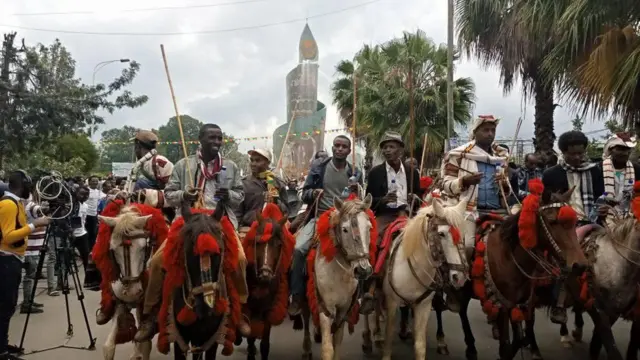 Guluffii fardaaf kabaja jala bultii Irreechaa irratti kan magaalaa Hawaasaatti argaman.