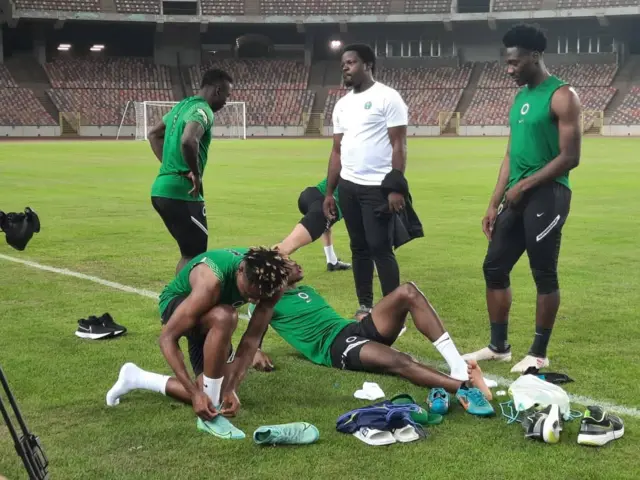 Super eagles players dey train