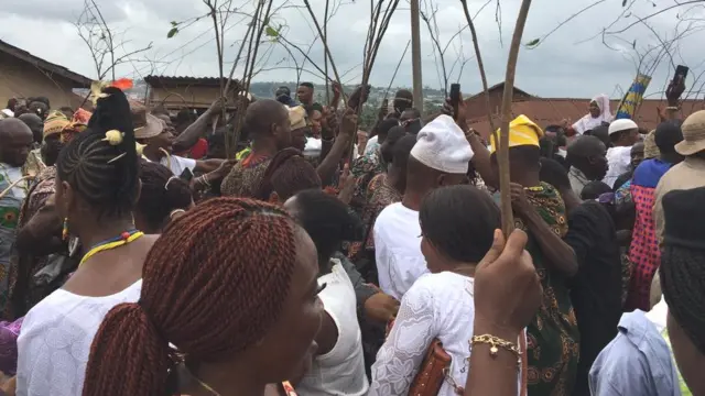 Awon eniyan ti o wa kopa nibi odun Osun Oshogbo