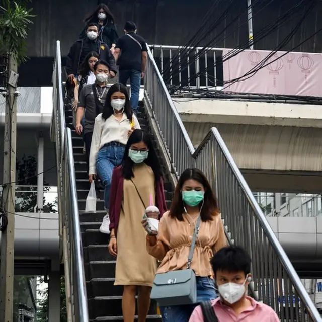 เดินลงบันได