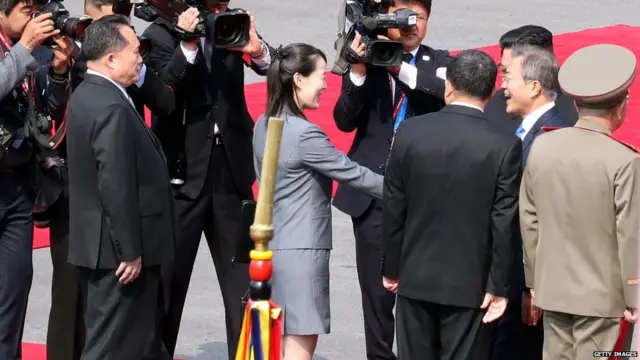 किम यांनी या ऐतिहासिक क्षणाचा भाग तिला बनवत त्यांच्या बहिणीचं महत्त्व आणखी वाढवलं आहे