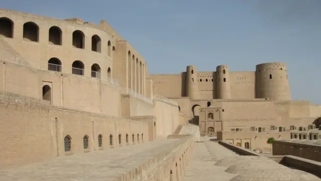 د هرات لرغونې اختیارالدین کلا یې د ډیرو مهمو تاریخي ودانیو په کتار کې راځي.