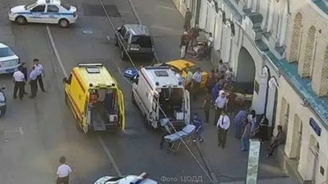 28 жаштагы Чыңгыз Анарбек уулу Орусиядагы Дүйнөлүк футбол чемпионаты учурунда унаасын башкара албай, жол боюндагы бир нече адамды сүзүп кеткен эле