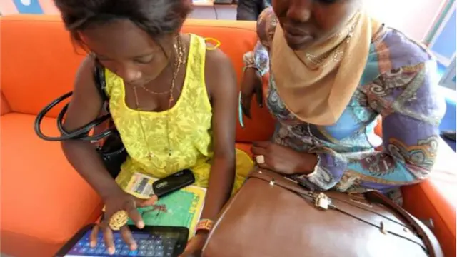 Awọn obinrin to n lo oju opo Facebook