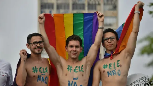 Homosexuales manifestantes de "#EleNão"